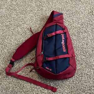 Patagonia Atom 8L sling bag- Red/Blue